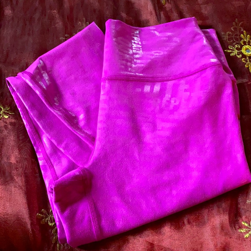Fabletics Pink Powerhold Capris small - Picture 2 of 5